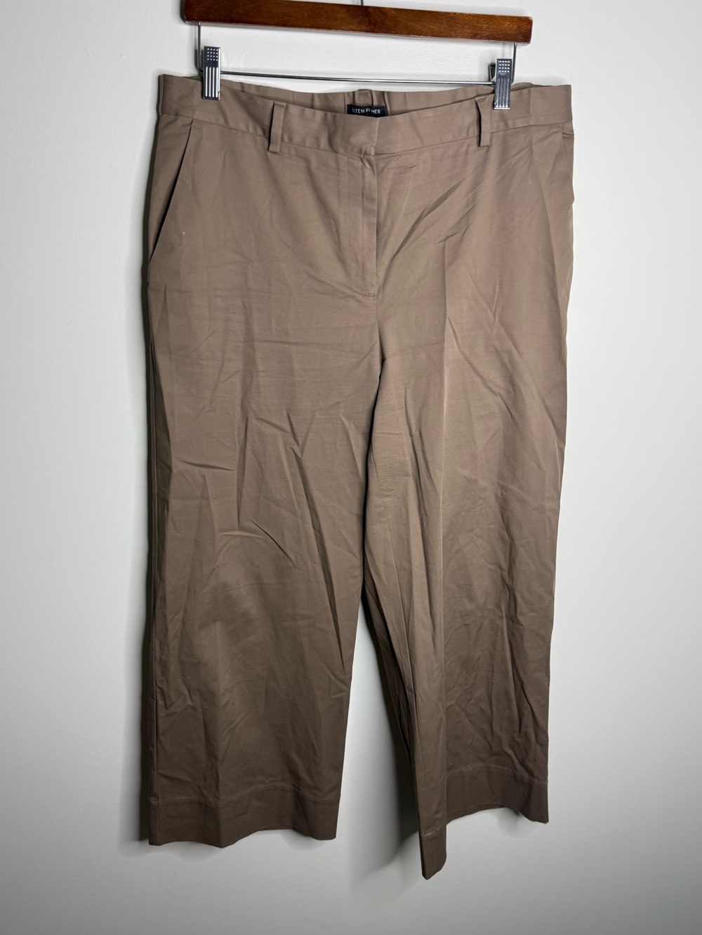 Eileen Fisher Cropped Straight-Leg Pants in Taupe size medium